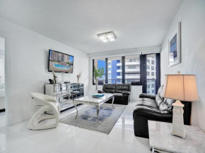 Beachfront Condo w Beach Service 1207